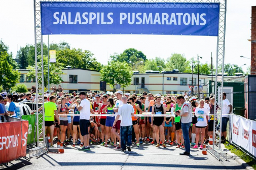 “Ezerkauliņi” izaicina Salaspils pusmaratona skrējējus, piedāvājot balvā 100 kg svaiguma!