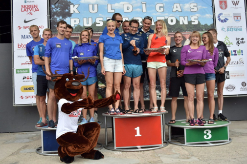 Kažemāka un Žolnerovičs - 2017. gada Latvijas čempioni pusmaratonā