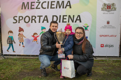 Lieliskā sportiskā atmosfērā noritējusi  pirmā Mežciema sporta diena