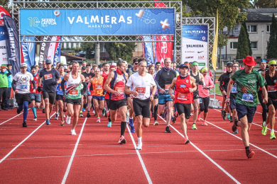 Skrien Latvija Valmieras maratonā triumfē Amanda Krūmiņa un Kristaps Kaimiņš